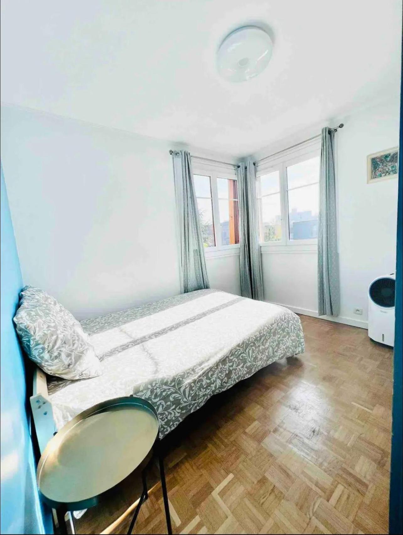 Modern 2 Bedroom Apartment Near Paris Metro, Giant Flat Screen Tv 85 Inches, Balcony, Free Parking イヴリー＝シュル＝セーヌ エクステリア 写真