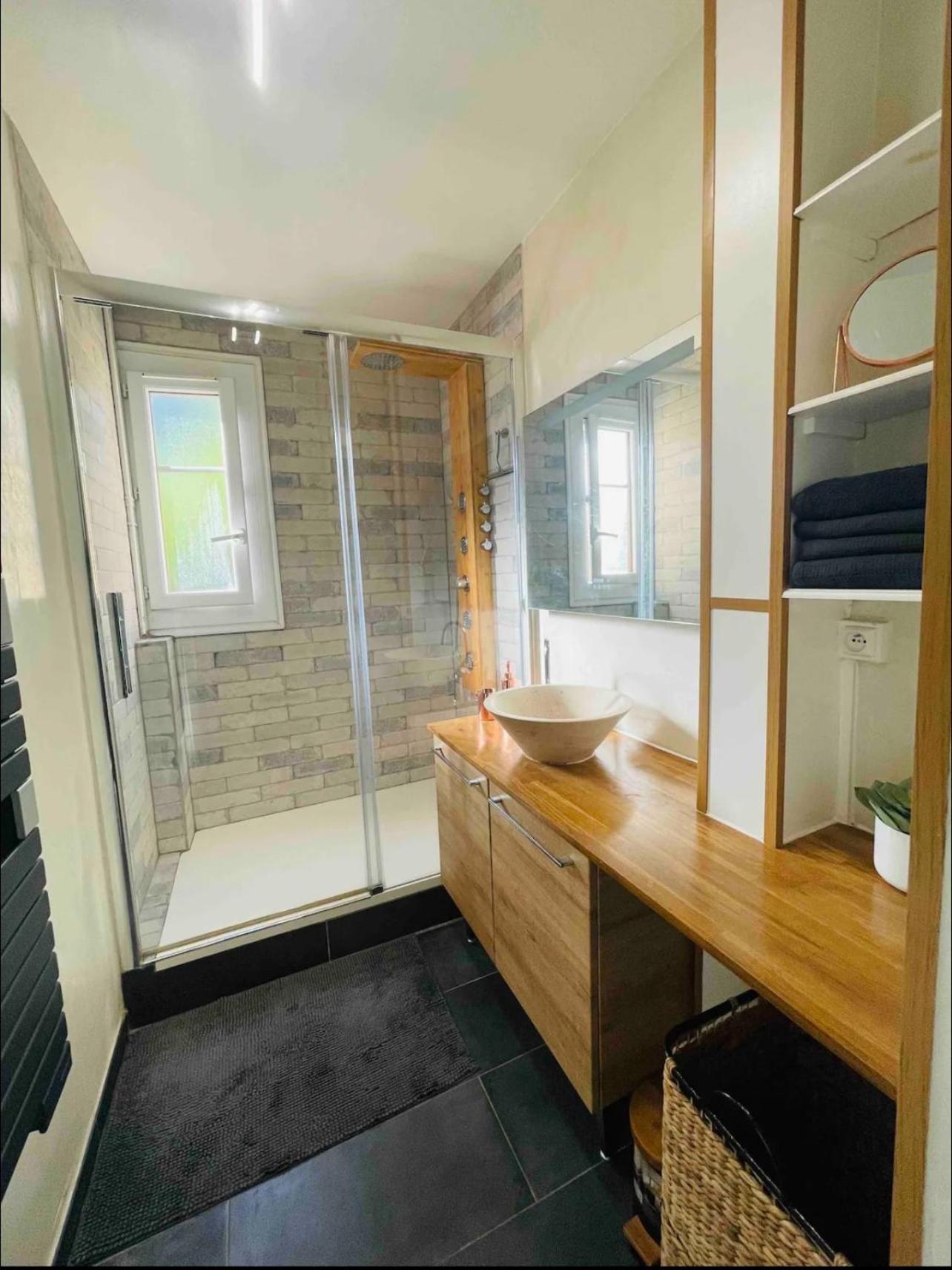 Modern 2 Bedroom Apartment Near Paris Metro, Giant Flat Screen Tv 85 Inches, Balcony, Free Parking イヴリー＝シュル＝セーヌ エクステリア 写真